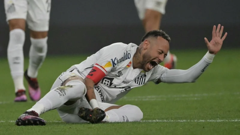 ফের ইনজুরিতে নেইমার, কাঁদতে কাঁদতে মাঠ ছাড়লেন